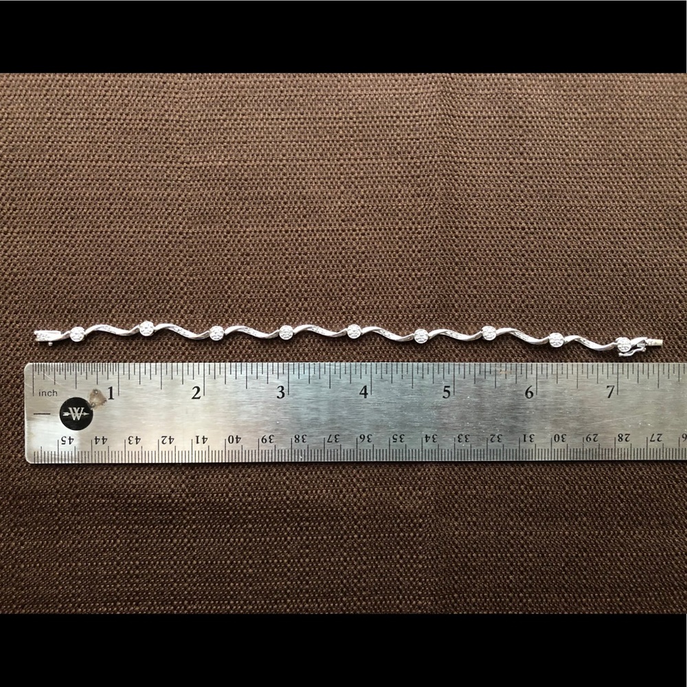 10K WG Bracelet with 1/4 CT TW Diamond Clusters